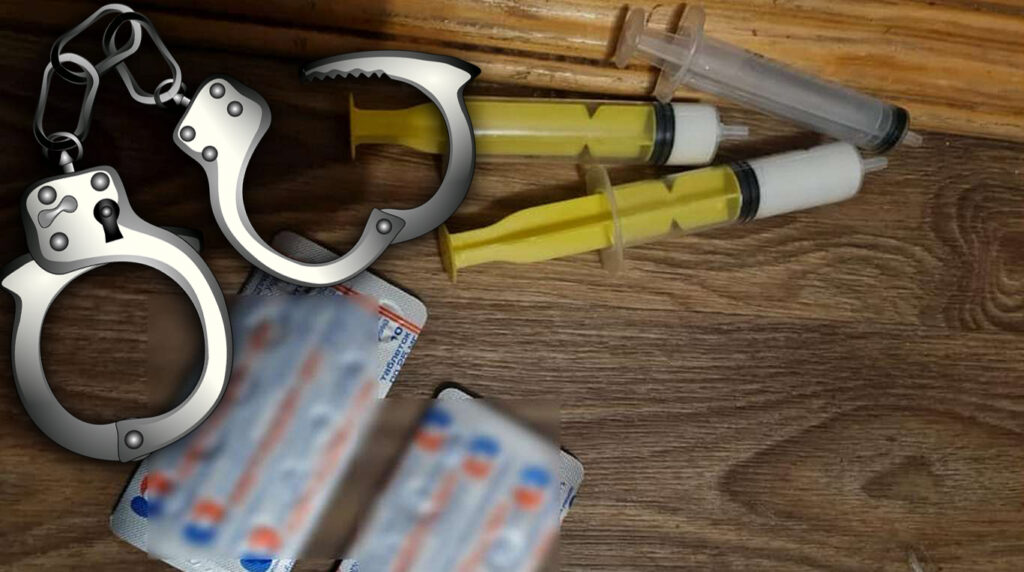 Шприци з білою речовиною та пігулки метадону у чоловіка на Незалежності