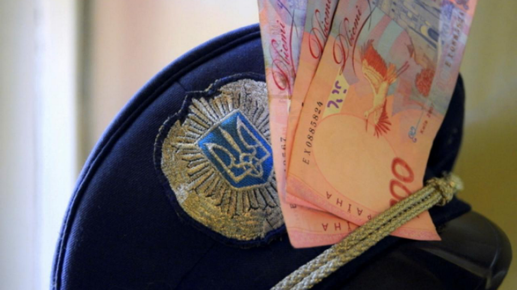 хабар працівнику поліції