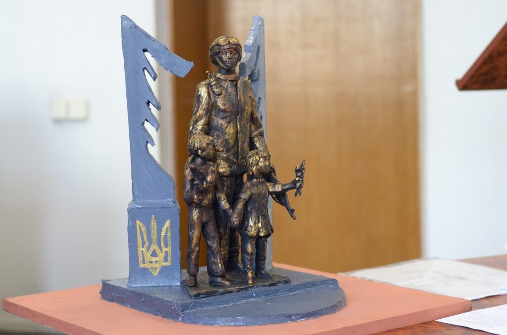 Монумент воїнам АТО на майдані Свободи: хто і коли будуватиме Пам'ятник АТО