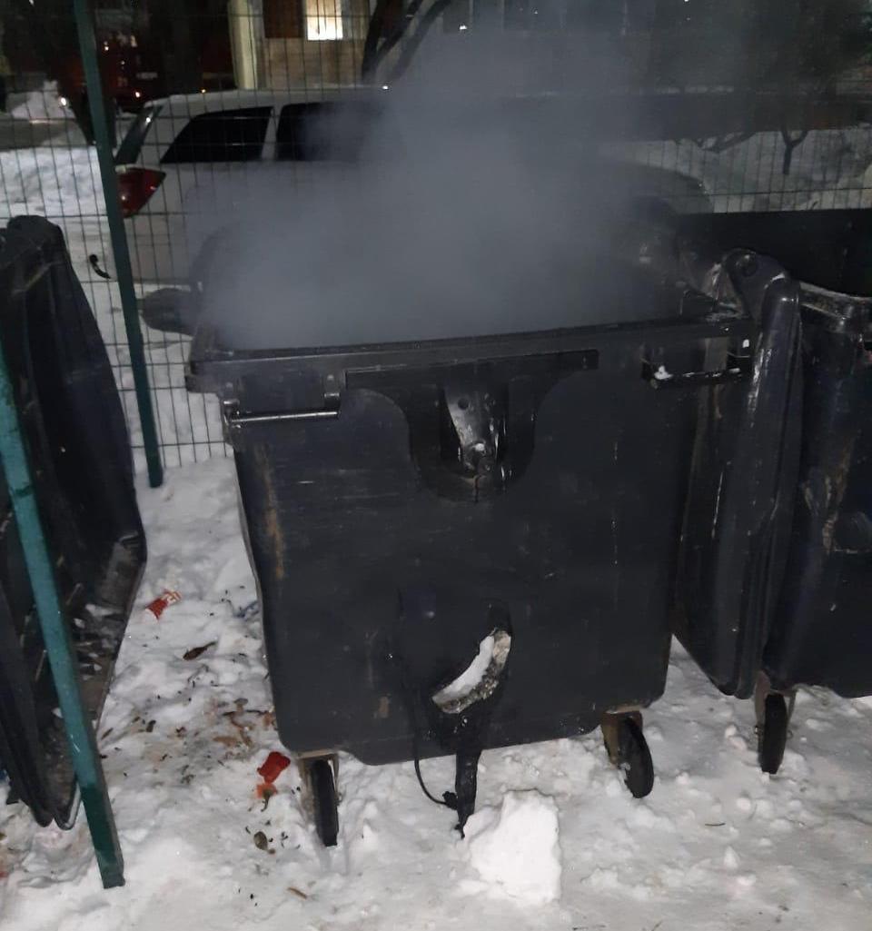 горить сміття на Петлюри 18.02.2021