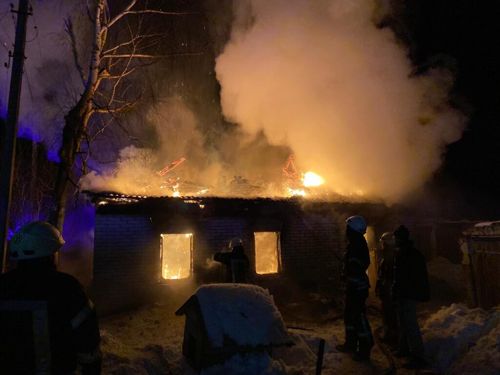Горить житловий будинок у Світильні 19.02.2021