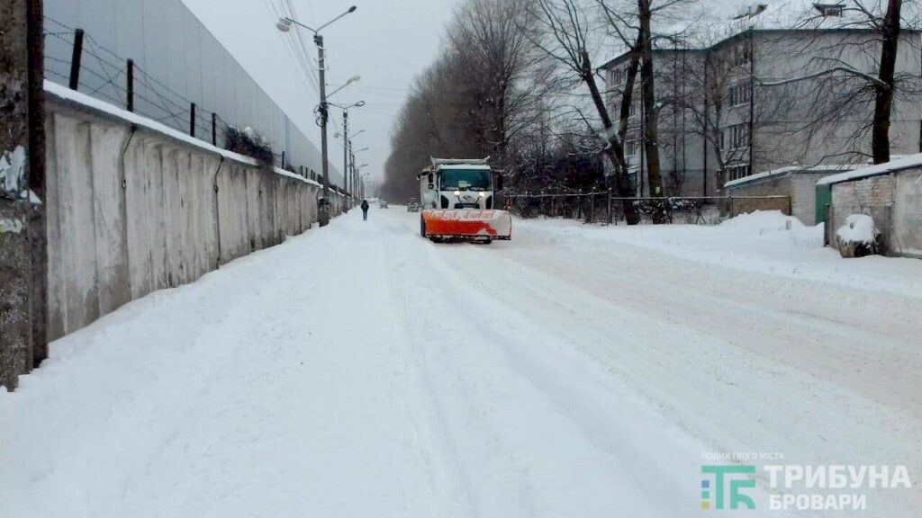 очистка сніга на вулицях