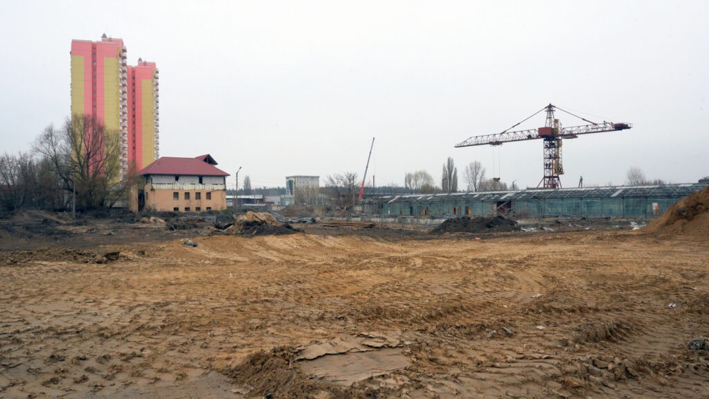 У Броварах розпочався демонтаж старих теплиць під будівництво житлового комплексу. Відео