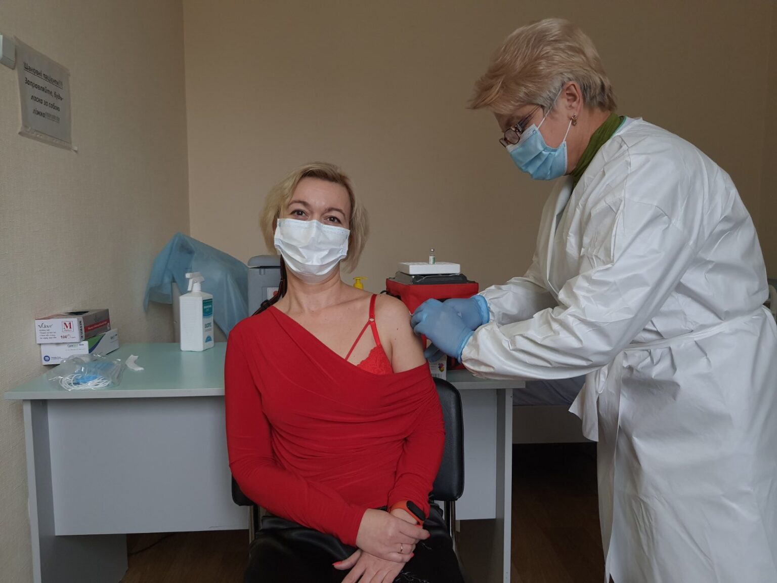Наслідки вакцинації CoviShield’ом у Броварах: свідчення медпацієнтів щеплення