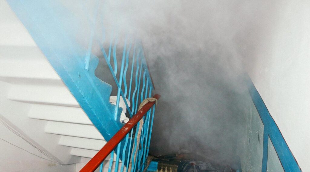 У Броварах на Симона Петлюри, 16-Г протягом місяця – друга пожежа Загорання сміття на Петлюри 16-Г, 4 березня, фото - ДСНС