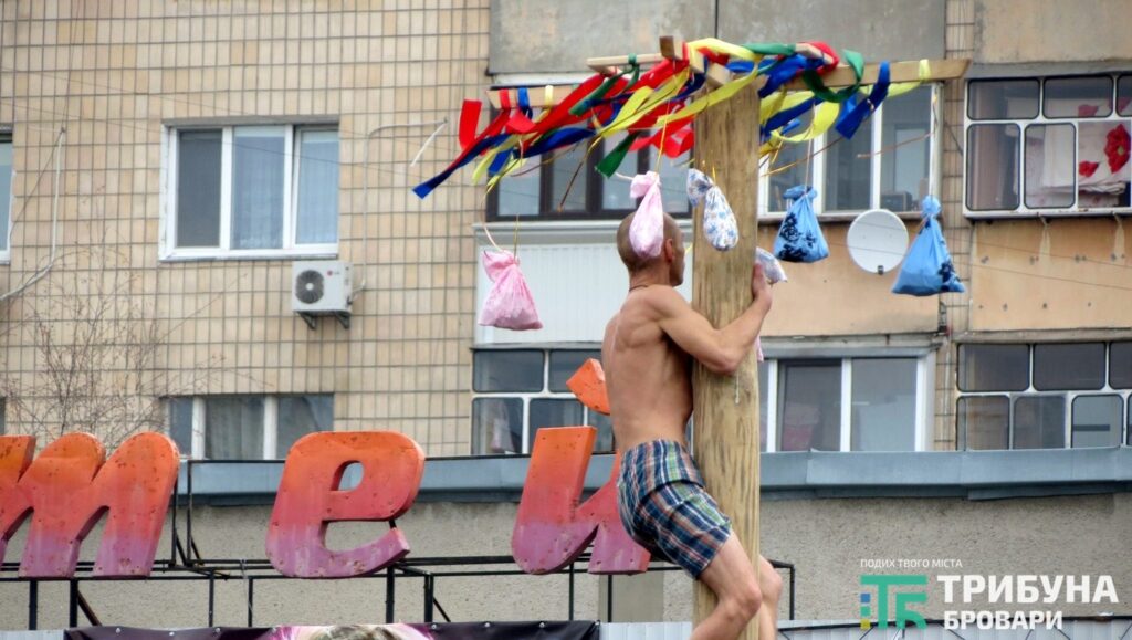 Масниця у Броварах, стовп