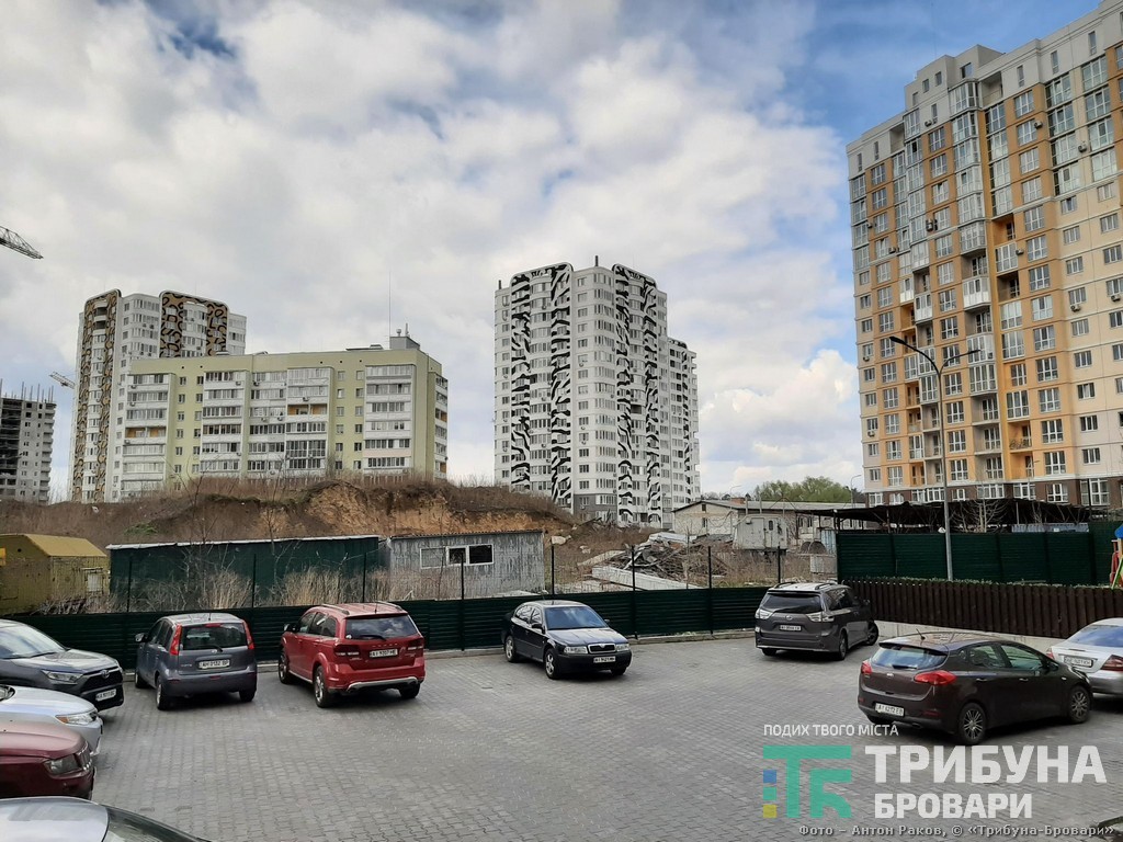 Вул. Василя Симоненка, 115
