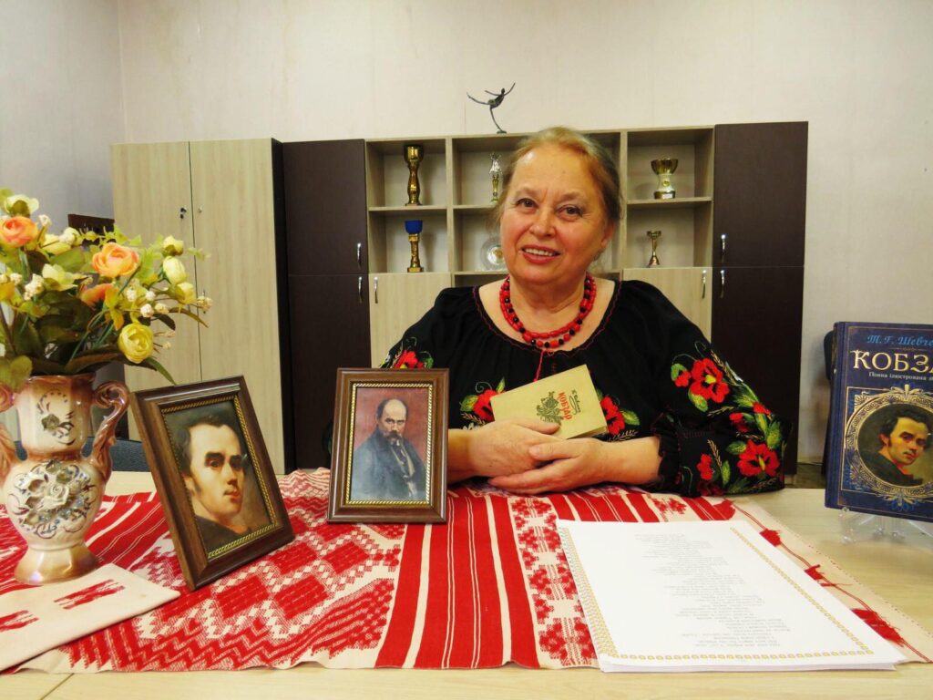 Юлія Савченко, поетеса, фото - відділ культури