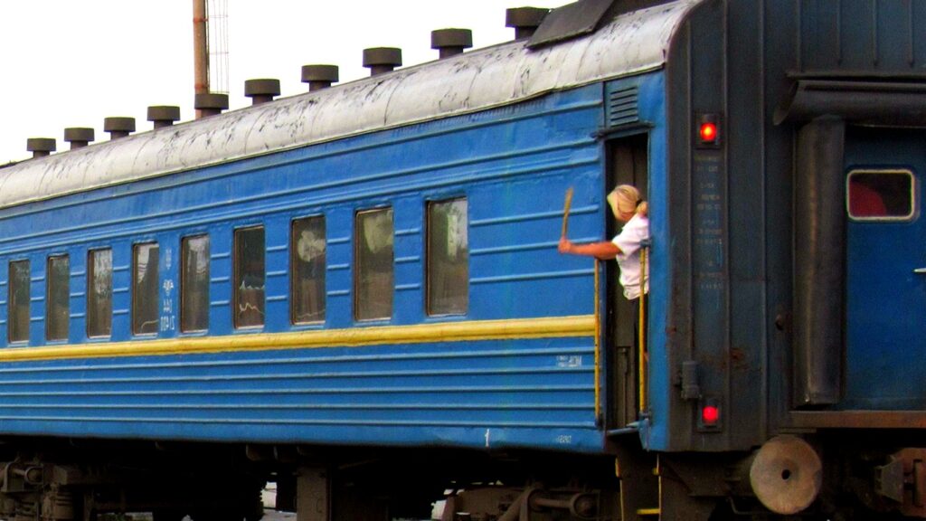 поїзд