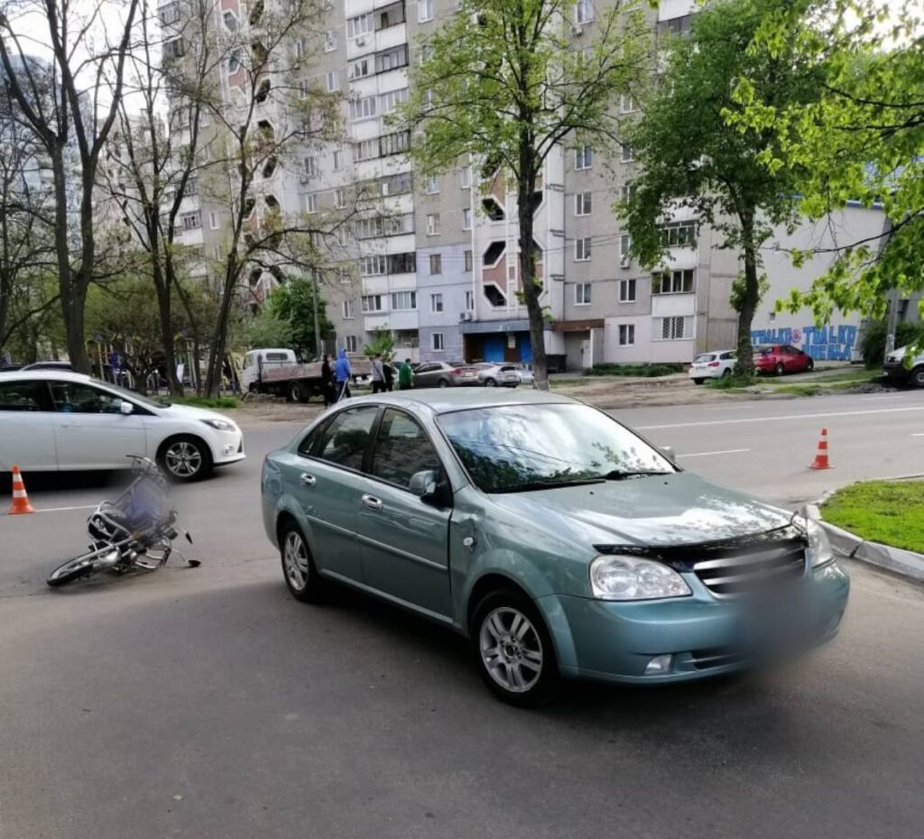 Автомобіль зіткнувся з мотоциклом, фото - поліція