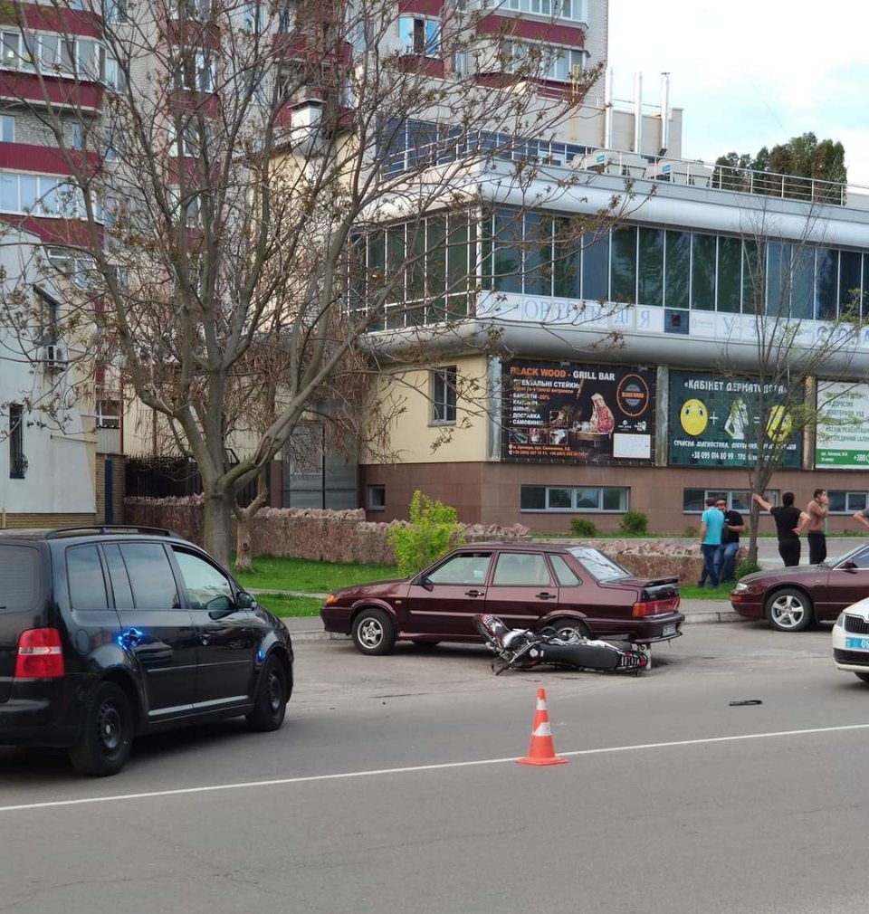 Автомобіль зіткнувся з мотоциклом