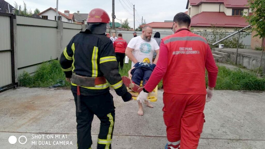 У Княжичах хлопчик впав в каналізаційний люк, фото - ДСНС