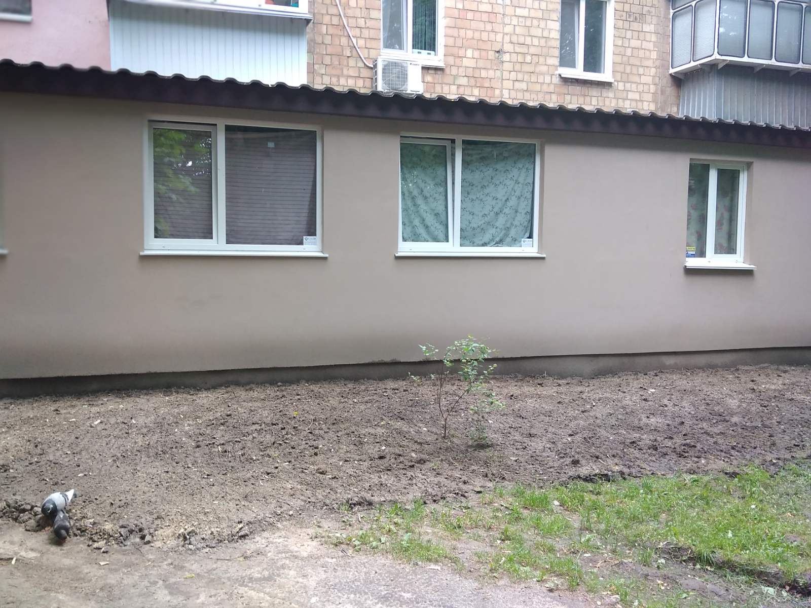 Незаконна прибудова на Короленка, 63