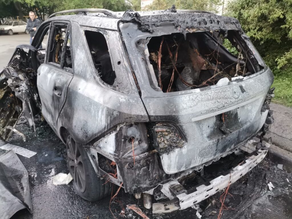 На Короленка горіли автомобілі, фото - ДСНС