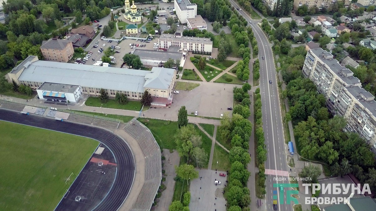 стадіон, манеж, церква
