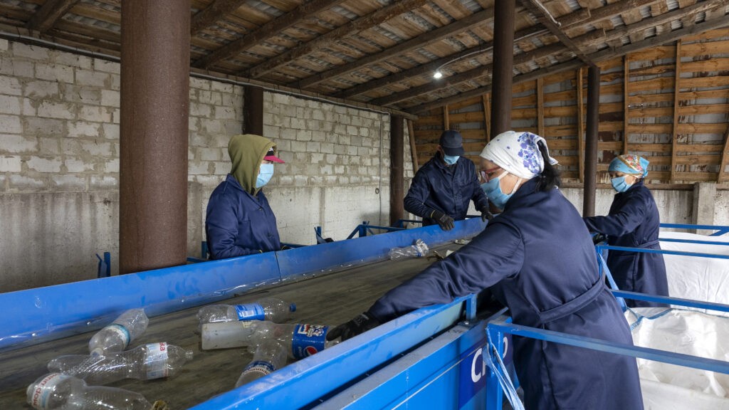 Перша на Броварщині станція для сортування вторсировини відкрилася у Великій Димерці. Відео