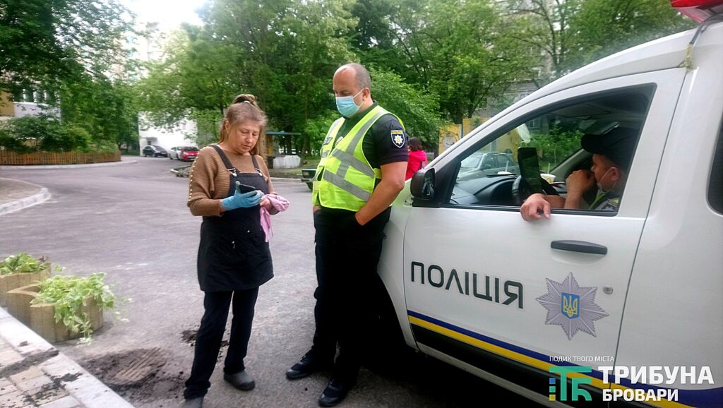 Нищення вазонів та порушення паркування, Незалежності, 10-Б, фото - Захар