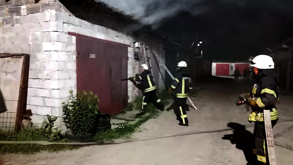 У Броварах на Київській палав приватний будинок. ФОТО
