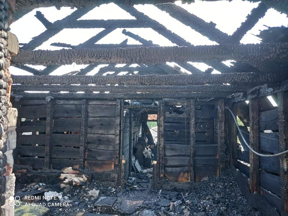 згорів будинок
