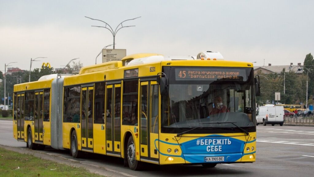 В уніформі, без музики та куріння: у Києві перевізники їздитимуть за новими правилами