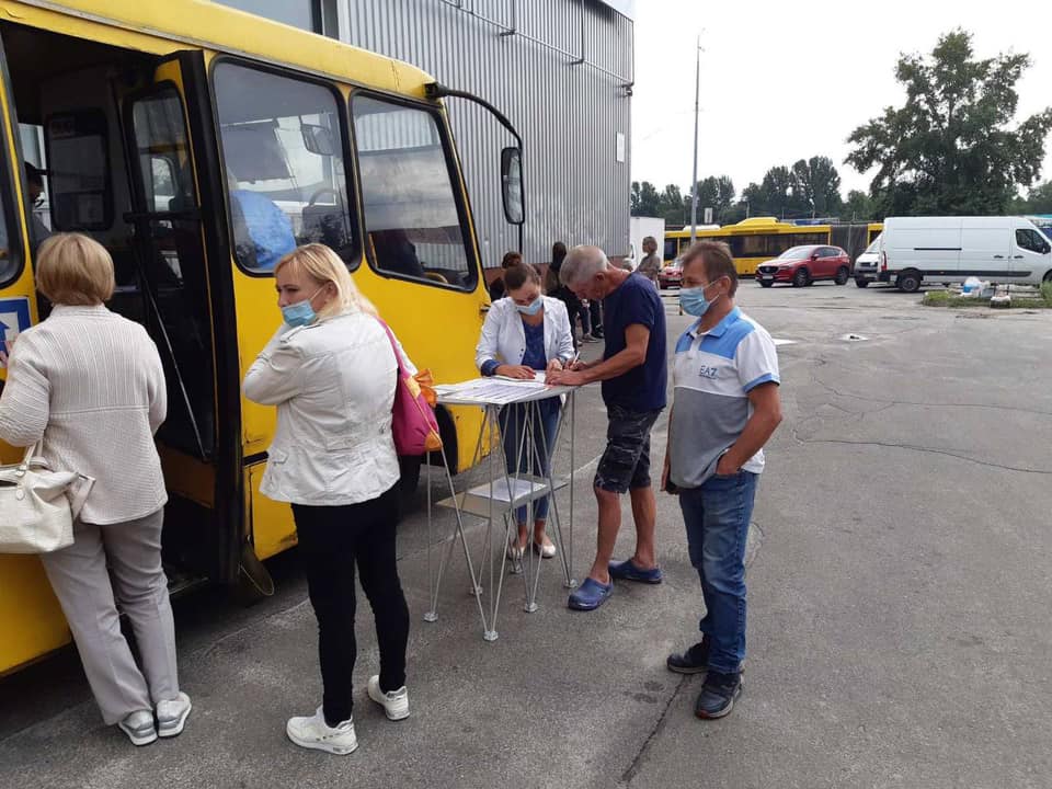 Вакцинація в автобусах, маршрутках, фото - Департамент охорони здоров'я міста Києва