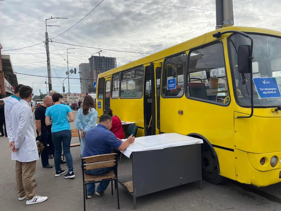 Вакцинація в автобусах, маршрутках, фото - Департамент охорони здоров'я міста Києва