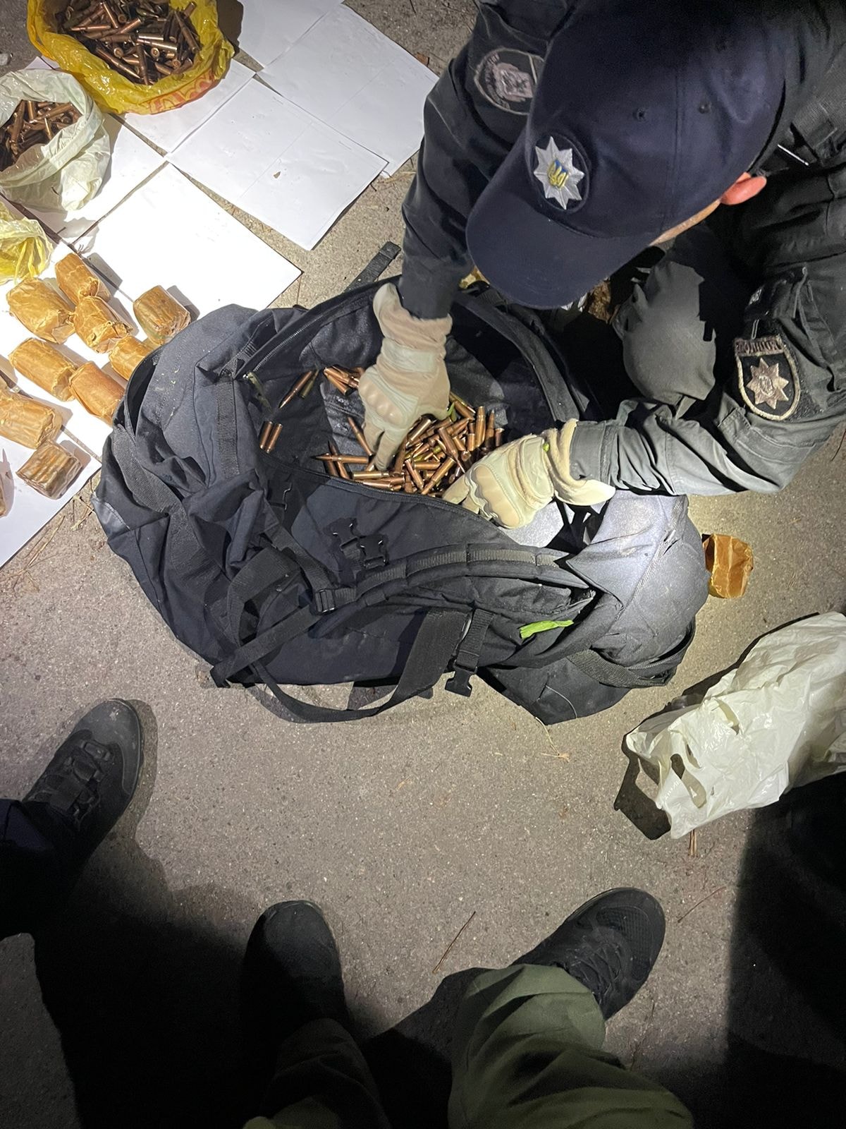 У Броварах виявили вибухівку та набої і зброю, фото - поліція