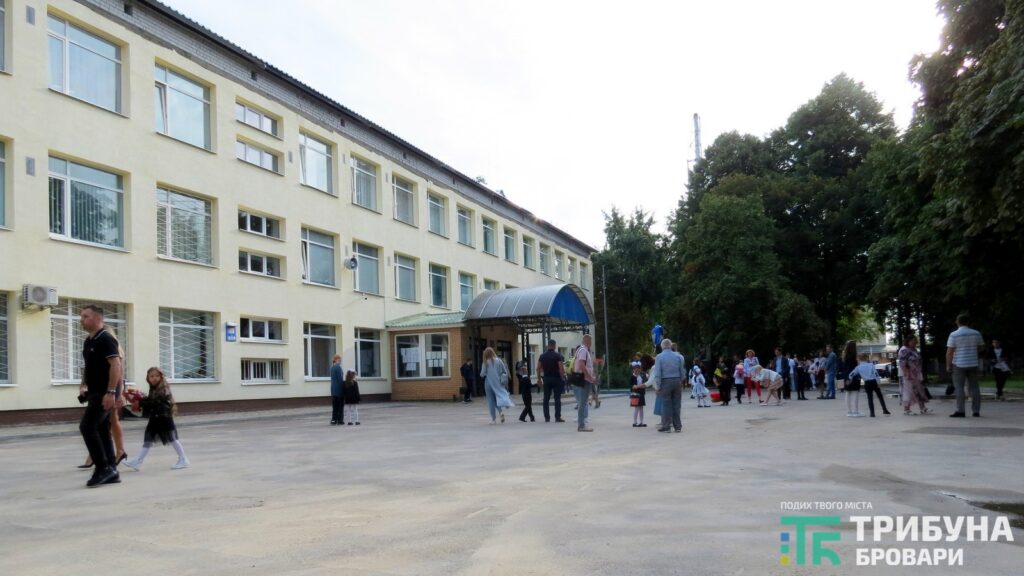 Початок навчального року, 1 вересня, школа 7, фото - Захар