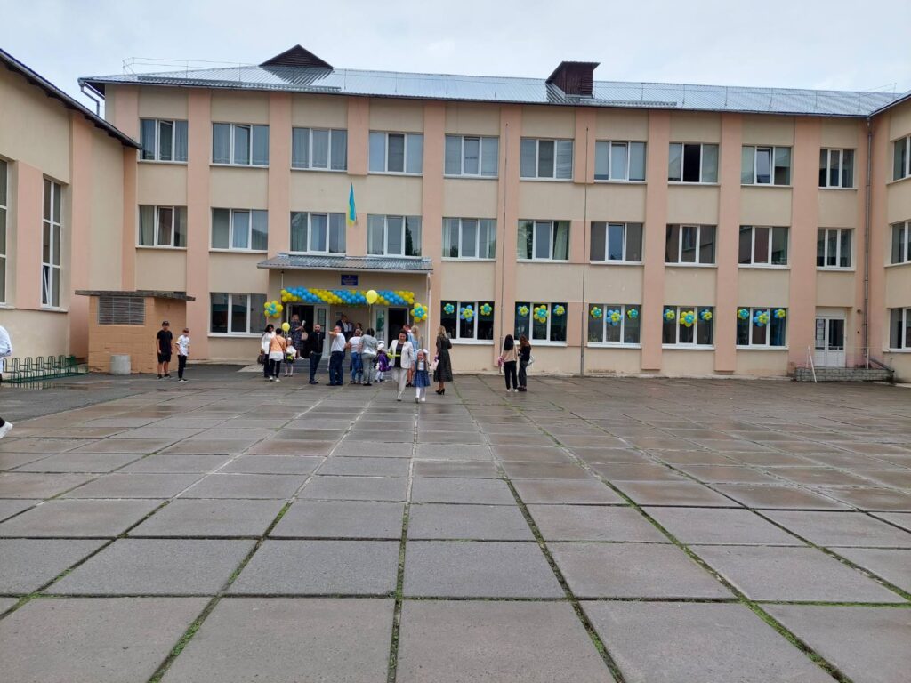 Бракує місця: учням 7 класу броварської ЗОШ №10 запропонували навчатися в аварійному кабінеті ЗОШ №10