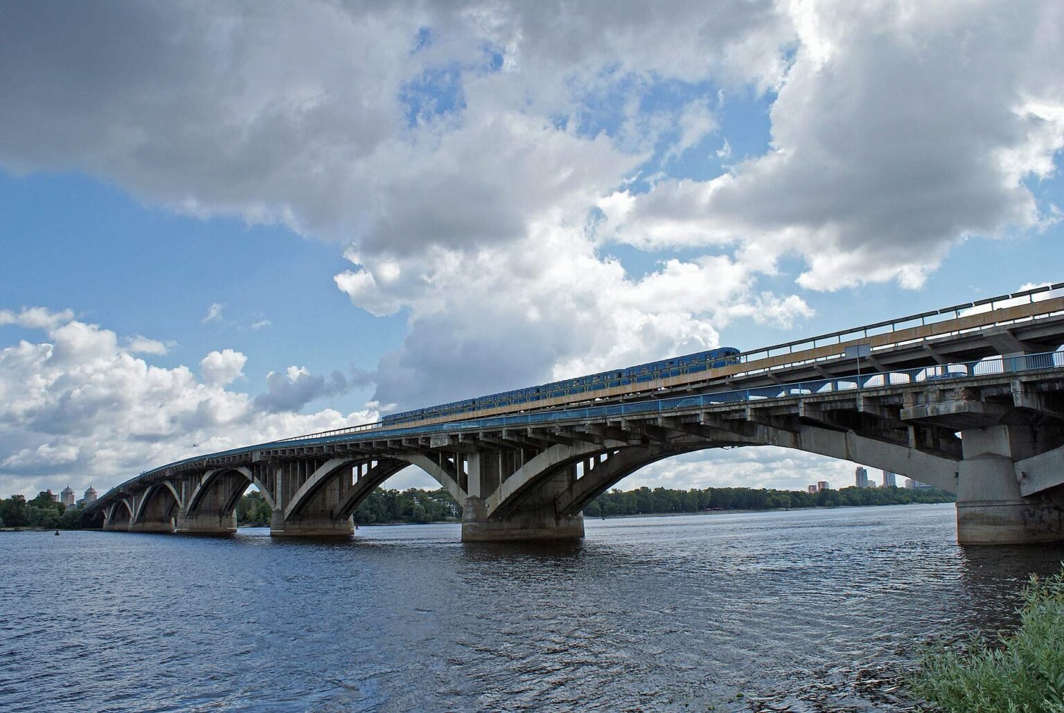 Ціни на житло в Києві: як залежать від місця розташування до метро міст Метро