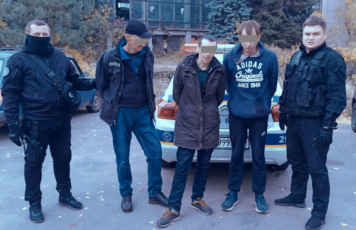Комкон, затримання