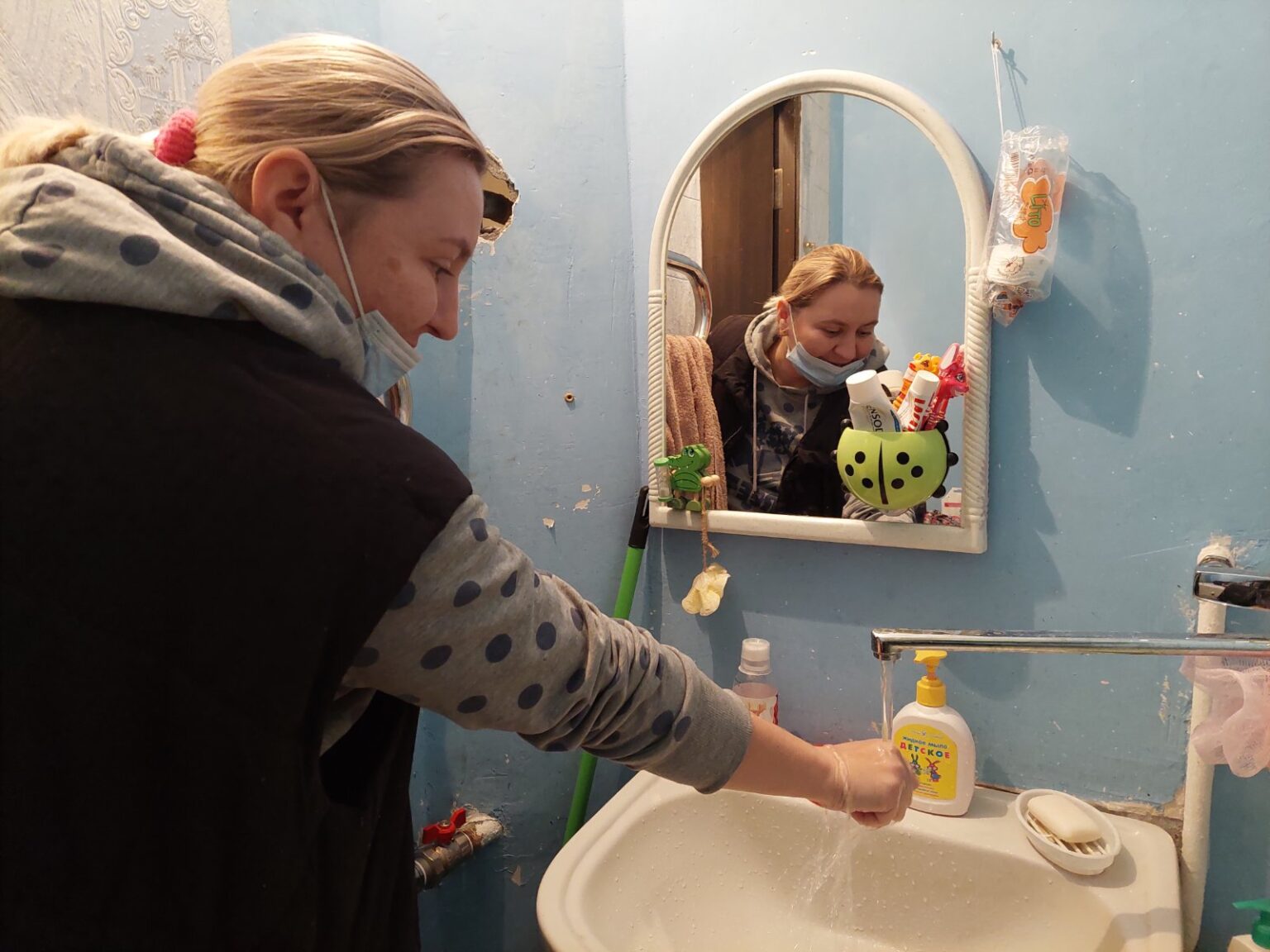 С. Петлюри,13, із кранів гаряча вода