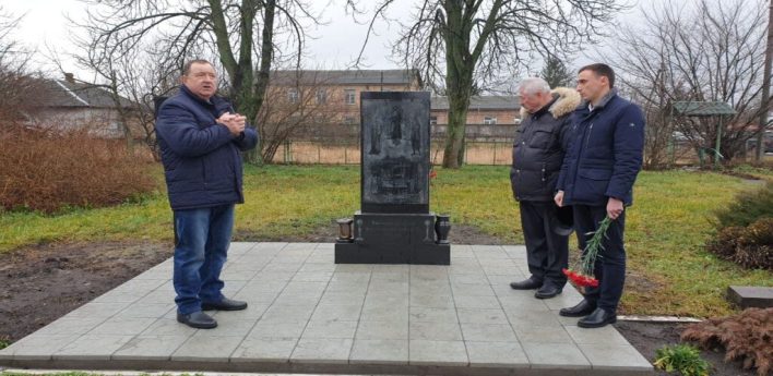 Відкриття пам'ятника чорнобильцям у Літках