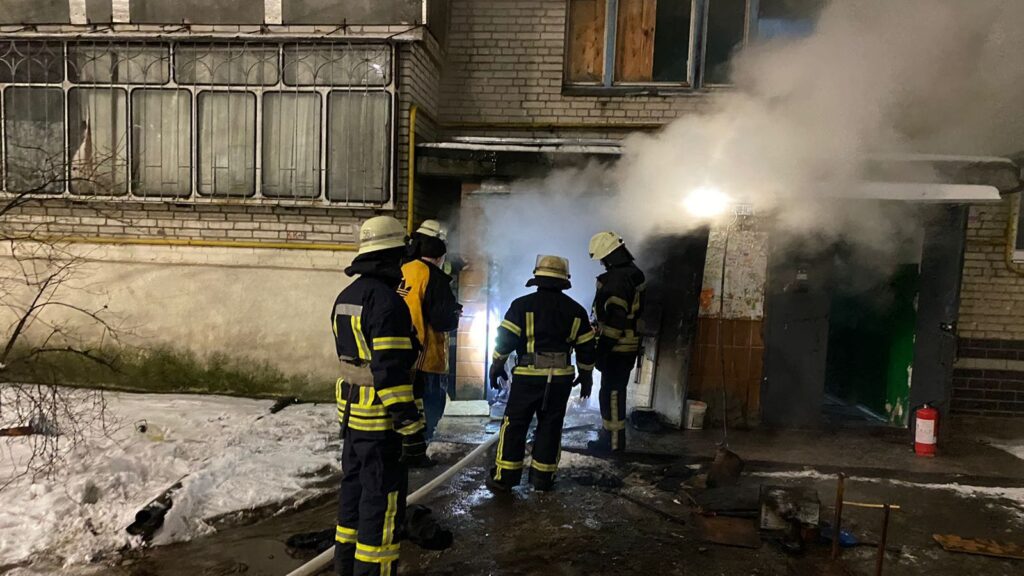 Щедрий вечір у Броварах: під час пожежі евакуювали 30 мешканців багатоповерхівки