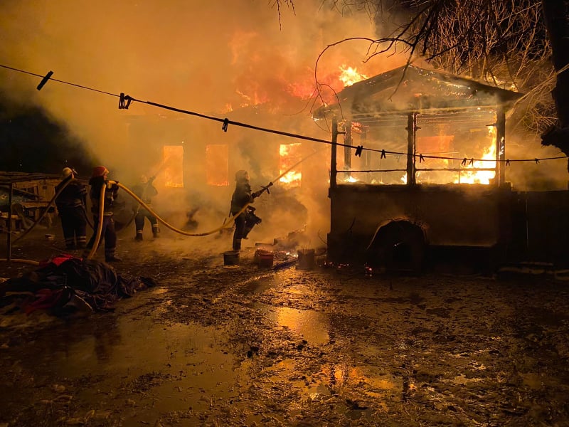 Обігрівалися: у Гоголеві вщент згорів будинок, у Шевченковому – вдалося врятувати Пожежа в Гоголеві