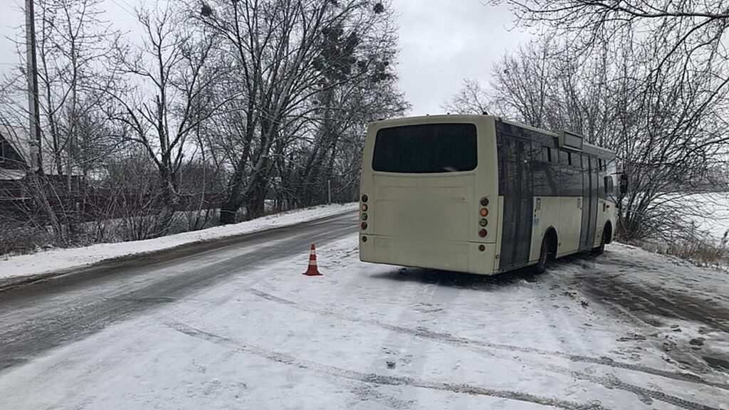 У Літках автобус «відправив» дідуся в реанімацію