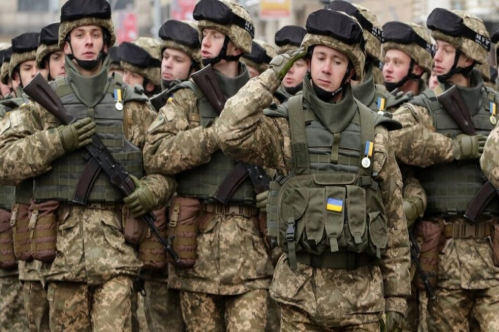 Зеленський підписав указ про загальну мобілізацію. Хто під неї підпадає мобілізація