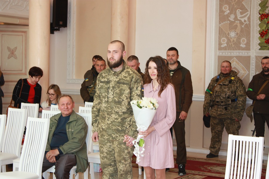 «Мріємо ніколи не розлучатися», – у Броварах «розписалася» чергова пара. ФОТО, ВІДЕО Весілля Олексій і Наталя
