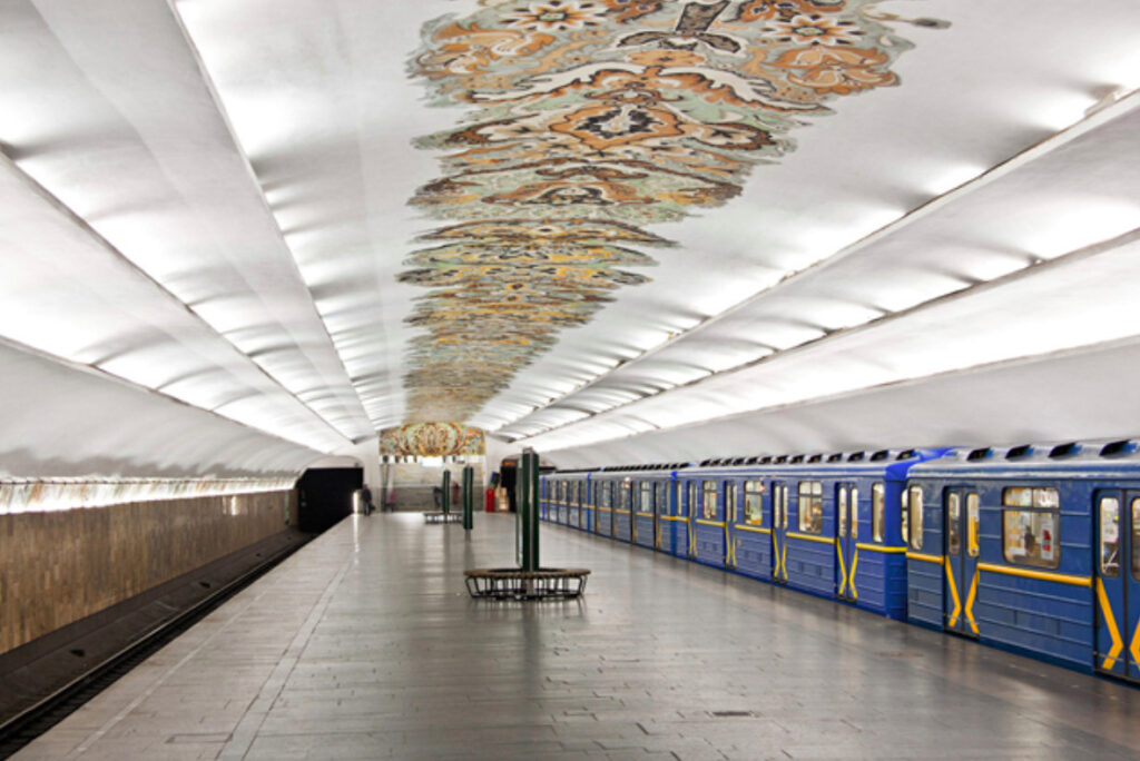 У Києві 5 станцій метро перейменують. Як назвати? ОПИТУВАННЯ Метро Мінська