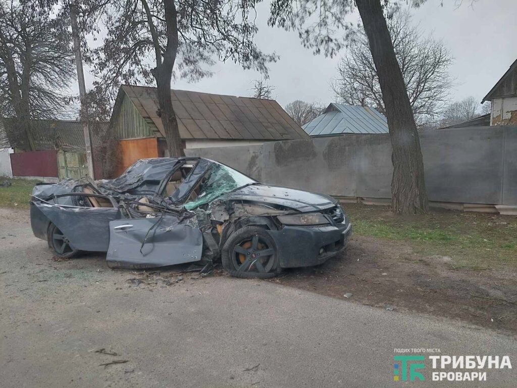 роздавлене авто у Заворичах