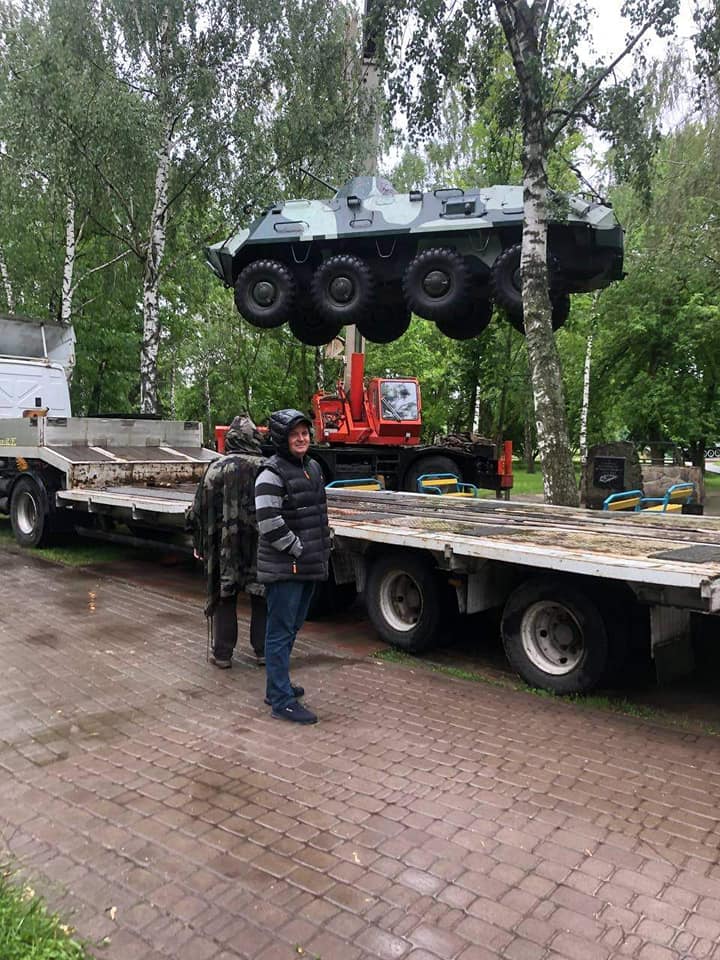 демонтаж бронетранспортера з парку