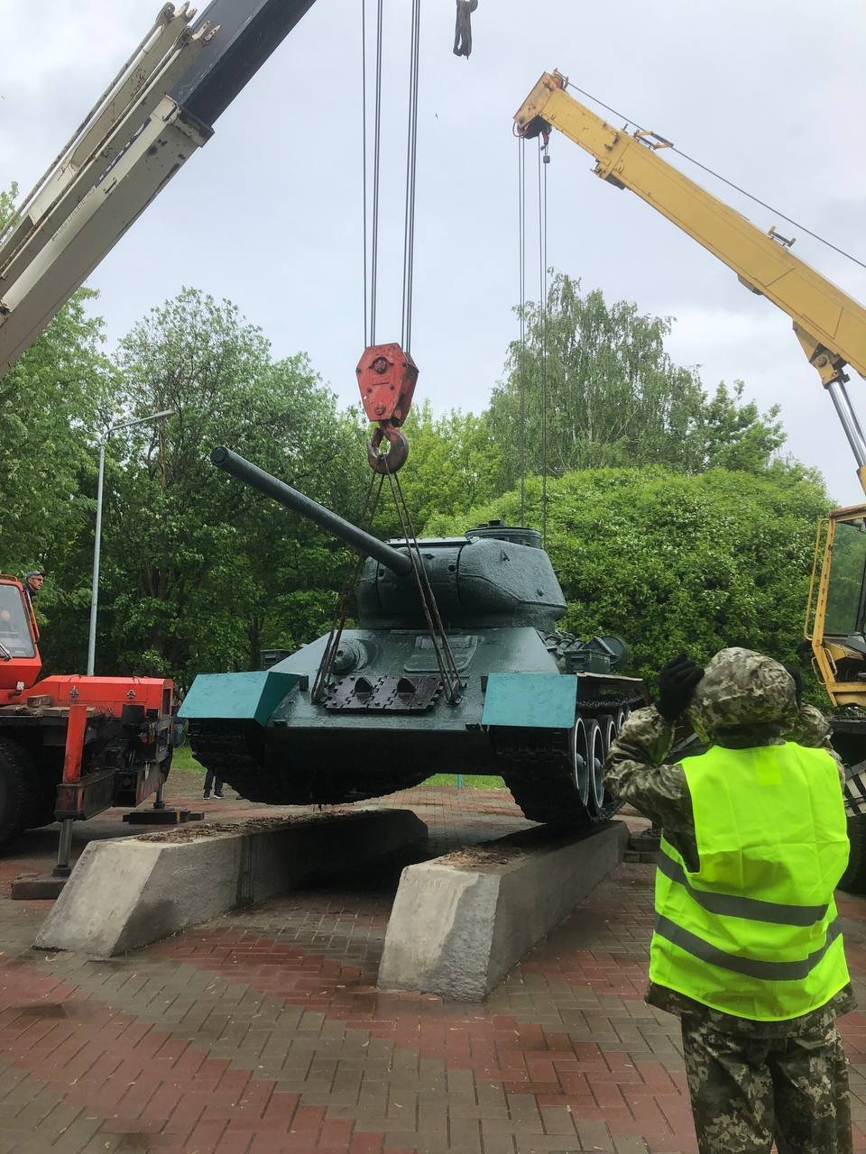 демонтаж танка з парку