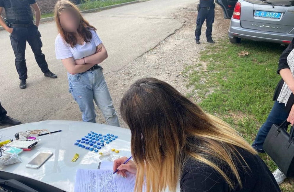На Броварщині дві подруги поширювали амфетамін. ВІДЕО поліція, амфетамін