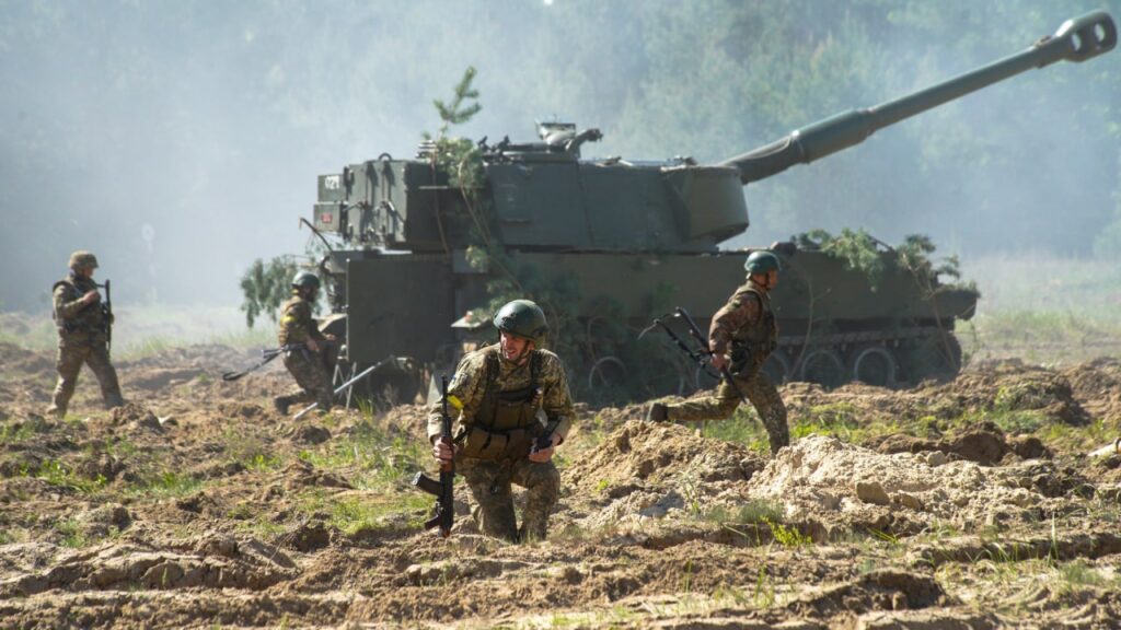 військові