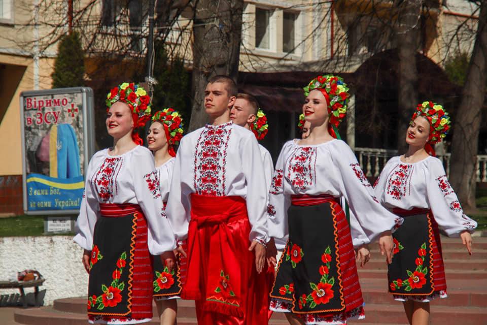 українці