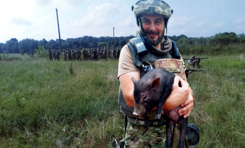 «Біозброя» по-броварськи: історія батальйонного кабанчика з позивним «Кабачок»