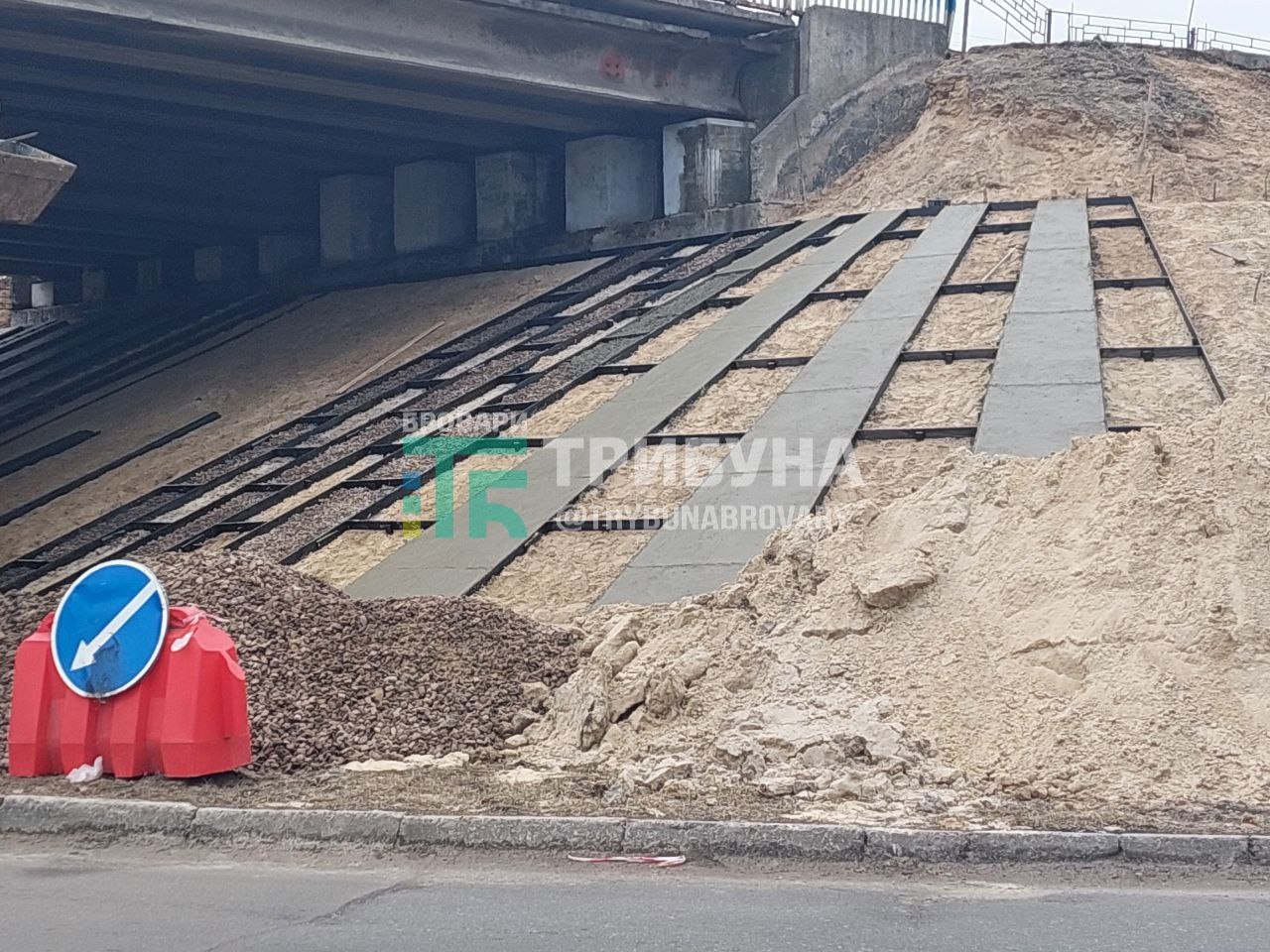 Шляхопровід над коліями на вул. Онікієнка