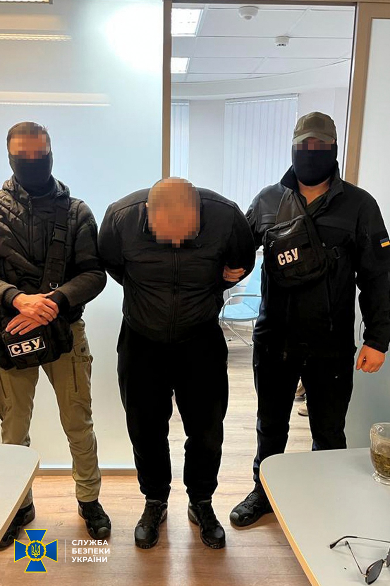 переправляли ухилянтів за кордон