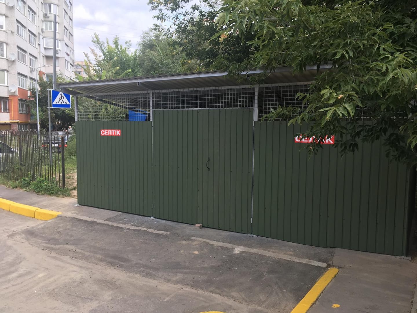 сміттєвий майданчик на Грушевського