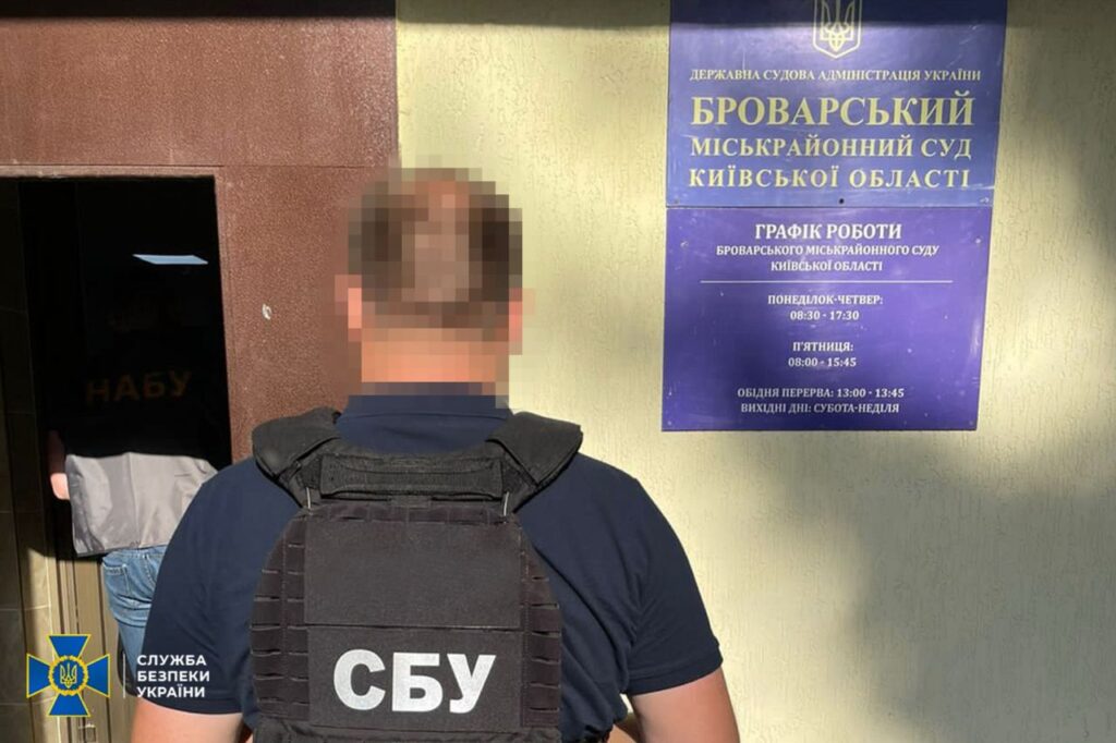 Спіймали «на гарячому»: суддю Броварського міськрайонного суду викрили на корупції Суддя хабарник